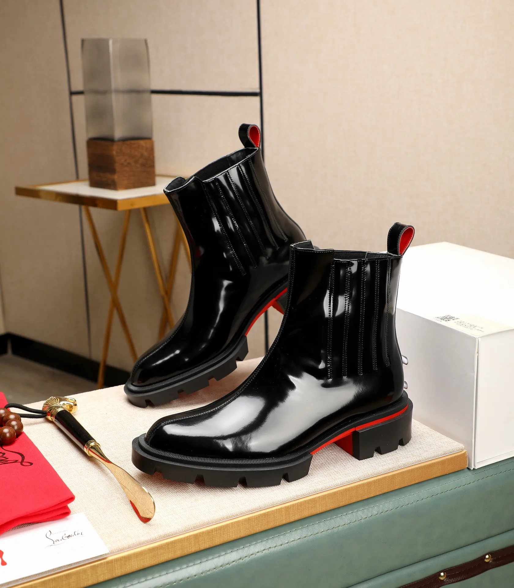Men's Men's Shoes💰920 New Actual Shots••CL～High-end men's red-soled shoes! ••🆑Top original order purchasing agent. Imported top-layer ten-fingerprint leather and water-dyed cowhide inside 🉑️ Imported TPU rubber sole, wear-resistant and non-slip, full of European style, SIZA: 39-44 (45.46, customized)